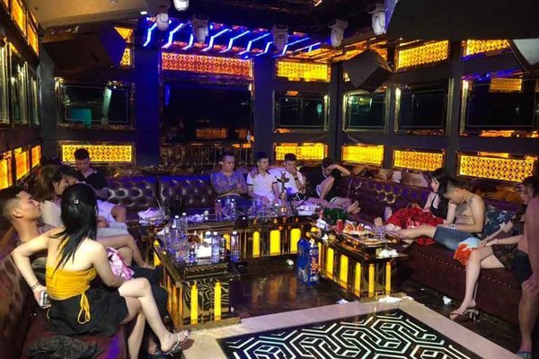 Dân chơi bay lắc trong quán karaoke ở Sài Gòn giữa mùa dịch