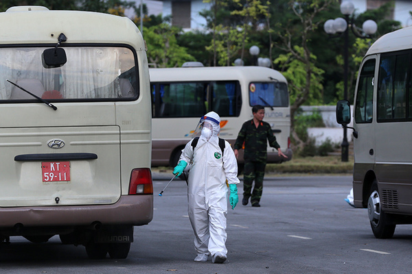 Thêm nhiều ca Covid-19 cộng đồng, Hà Nội tìm người tới 11 địa điểm