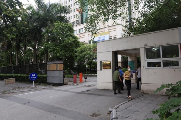 Người bị sốt có kết quả âm tính, cán bộ Bộ TN&MT được rời trụ sở