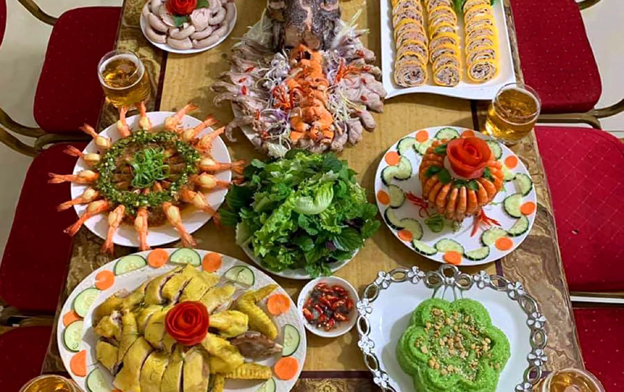 Mâm cơm Việt của chàng trai 10 năm ở châu Phi khiến nhiều người thán phục