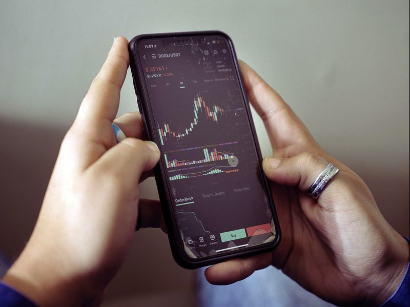 Kẻ giấu mặt trong 'canh bạc coin rác' nổi đình đám