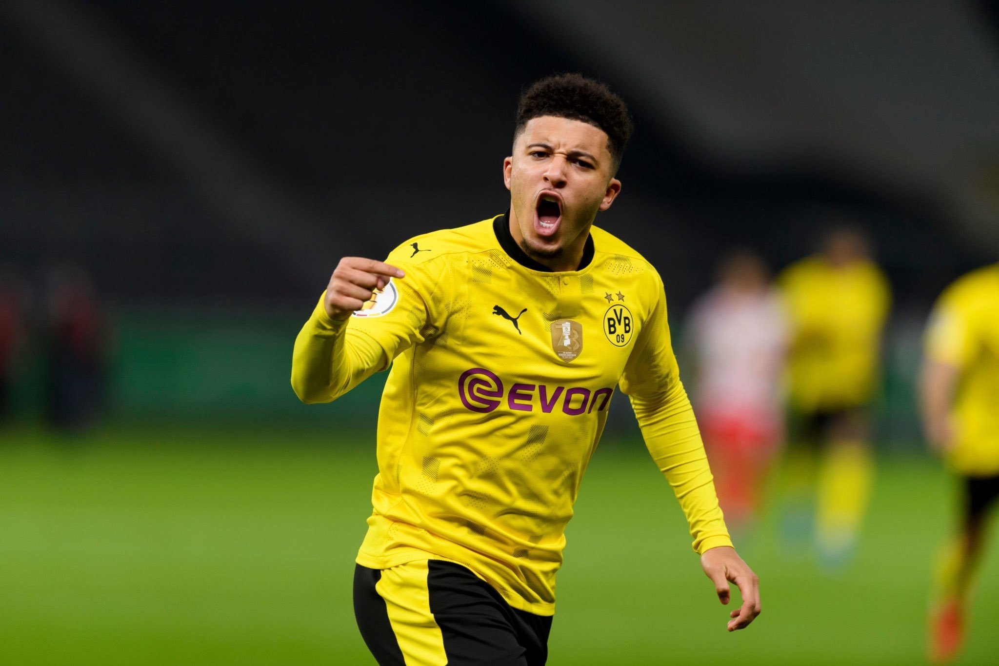 Jadon Sancho tạm biệt Dortmund, MU reo vui