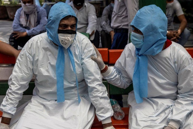 Phát hiện 'họ hàng xa' của virus, Malaysia ghi nhận kỷ lục lây nhiễm Covid-19