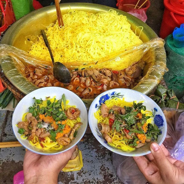 Bun nghe xao long, a unique dish of Hue