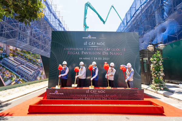 Đà Nẵng: Dự án shophouse 5 sao Regal Pavillon cất nóc sau 2 tháng khởi công