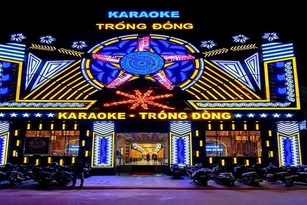 Nghi vấn quán karaoke hoạt động bất chấp lệnh cấm, 4 cán bộ phường bị đình chỉ