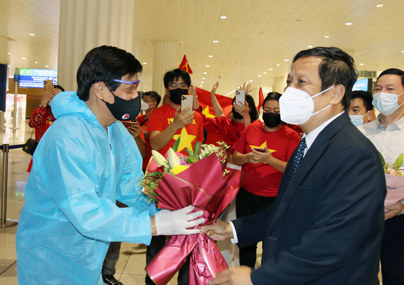 Hình ảnh ĐT Việt Nam tại UAE được tiếp đón nồng nhiệt - ảnh 3