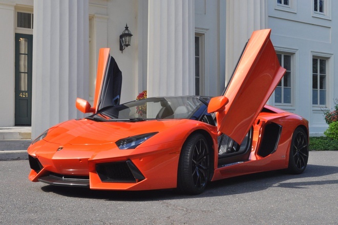 Thanh niên tuyệt thực 33 ngày vì muốn mua Lamborghini tặng bạn gái