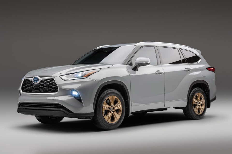 Toyota Highlander 2022 có thêm phiên bản vàng đồng
