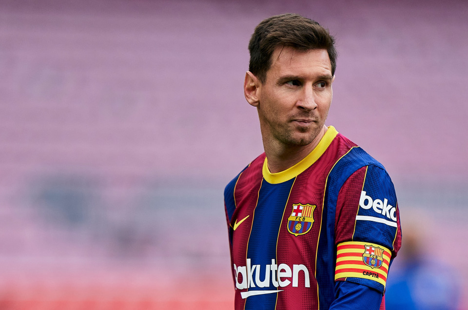 Messi ký hợp đồng mới 2 năm với Barcelona