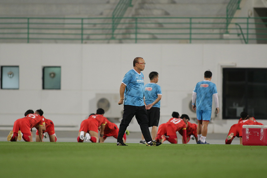 Tuyển Việt Nam rèn thể lực, Văn Hậu đủ sức đá ở UAE