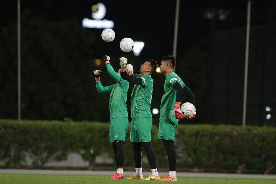 Tuyển Việt Nam rèn thể lực, Văn Hậu đủ sức đá ở UAE