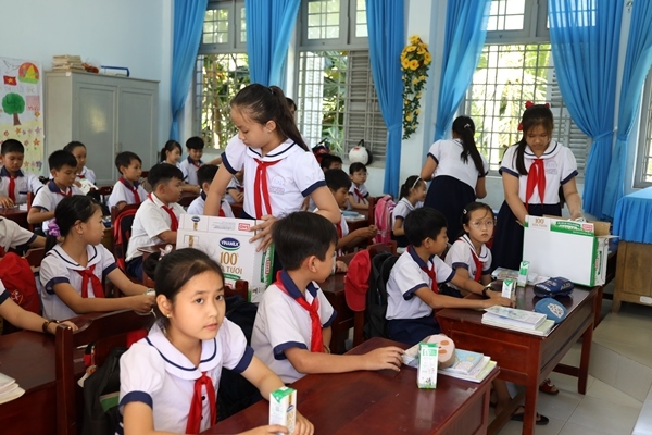 Sữa học đường ở Bến Tre: 4 năm cải thiện cơ bản thể trạng học sinh