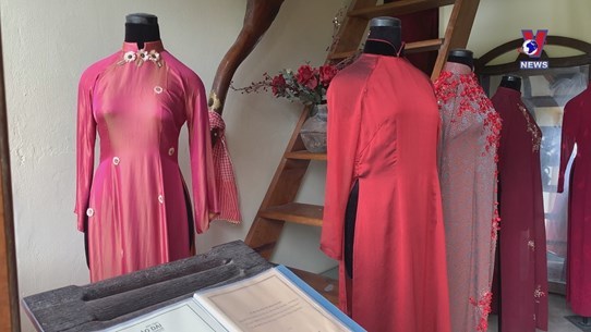 Vietnamese traditional dress on display at museum