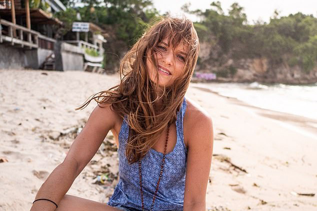 Bị mẩn đỏ khắp người, cô gái bỏ làm đi du lịch liền khỏi bệnh