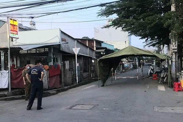 Phong tỏa một khu phố ở Bình Dương do có người nghi nhiễm Covid-19