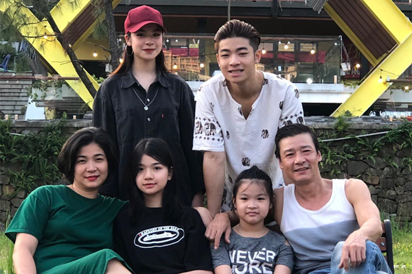 'Vua bãi rác' Võ Hoài Nam U60 hạnh phúc bên vợ kém 12 tuổi và 4 con