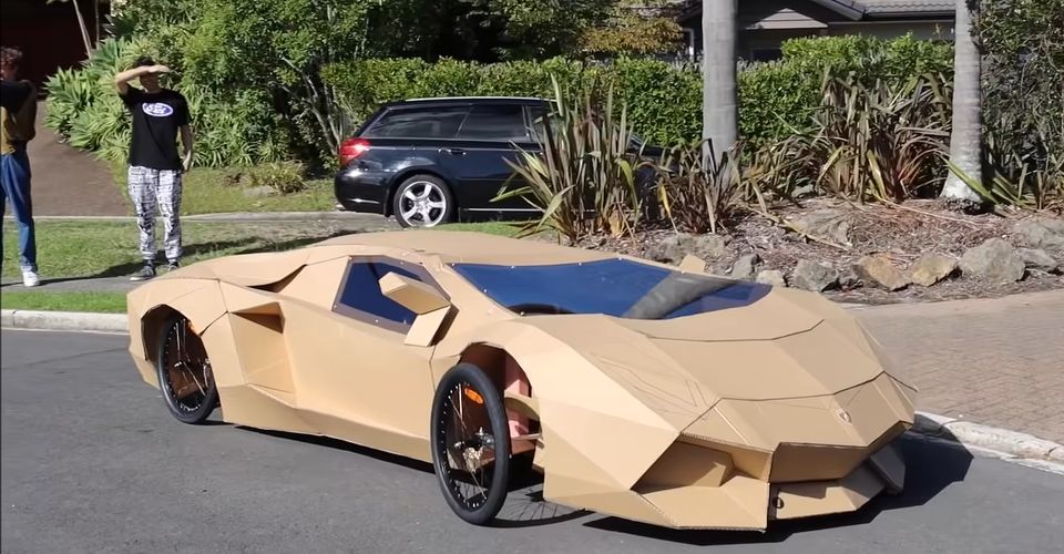 Bản sao Lamborghini có thể lái được làm từ bìa carton được bán với giá  .