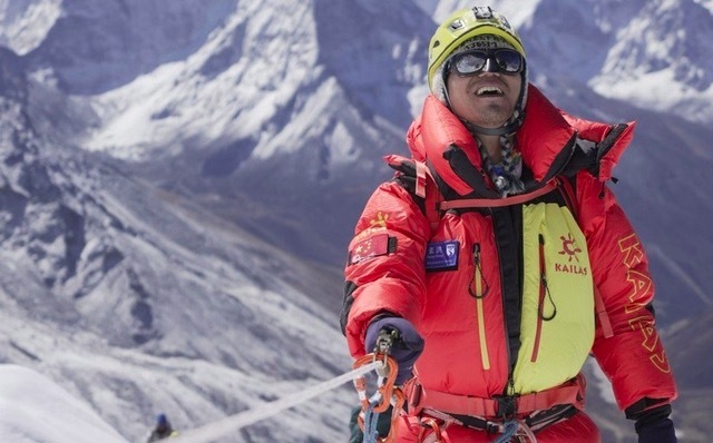Người châu Á khiếm thị đầu tiên chinh phục đỉnh Everest