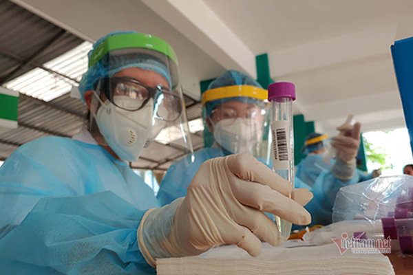 Nam sinh 22 tuổi ở Long An và anh trai mắc Covid-19 đều nguy kịch