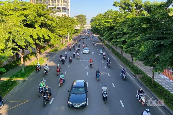 Ho Chi Minh City streets deserted on first day of social distancing