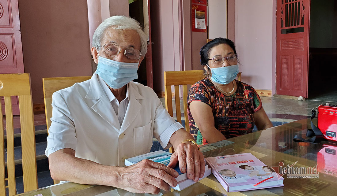 Bác sĩ 78 tuổi ‘tự tin đủ sức khoẻ’ tình nguyện vào tâm dịch Covid-19
