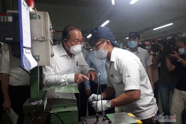 Phó Thủ tướng Trương Hòa Bình kiểm tra phòng, chống dịch Covid-19 tại TP.HCM