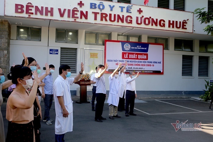 Bệnh viện TƯ Huế cử chuyên gia ra Bắc Giang hỗ trợ chống dịch