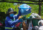 People struggle in scorching heat of over 40oC