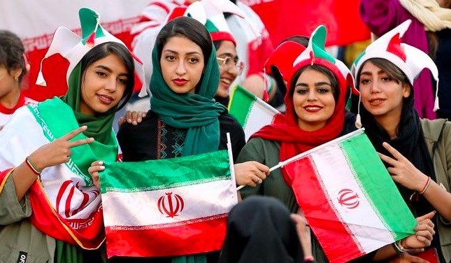 Với những bức ảnh của người đàn ông và phụ nữ Iran, bạn sẽ có cơ hội để tìm hiểu thêm về nền văn hóa và lối sống của người dân nơi đây. Những hình ảnh này sẽ mang lại cho bạn sự hiểu biết và cảm nhận mới mẻ.