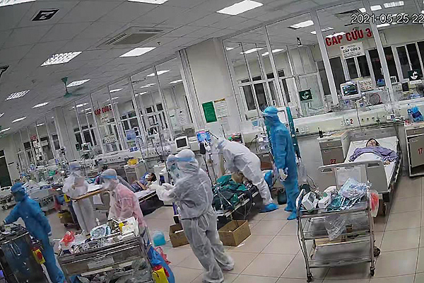 11 ca Covid-19 nguy kịch tại Hà Nội được cứu sống