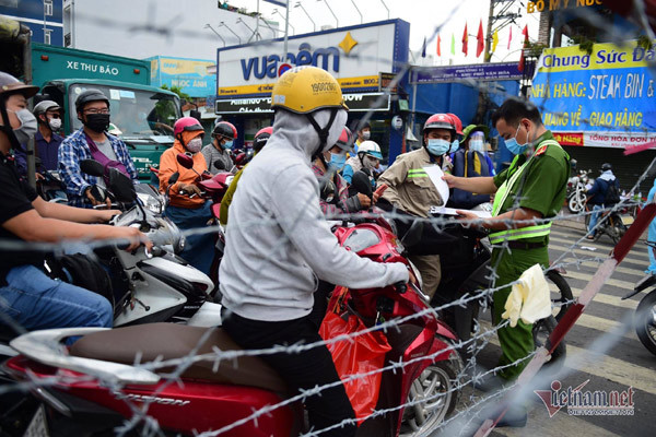 Hai ngày 'vỡ trận', Chủ tịch Gò Vấp ví bài toán lập chốt như đề thi khó