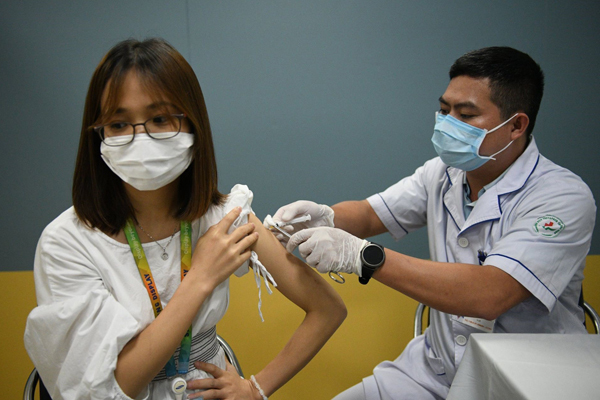 Khảo sát mới nhất, 67% người Việt sẵn sàng tiêm vắc xin Covid-19