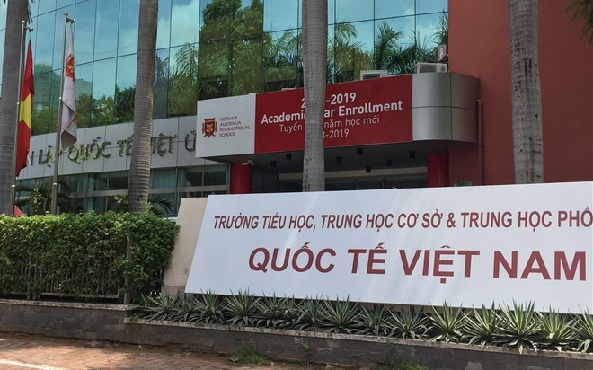 Giáo viên nước ngoài mắc Covid-19, 100 thầy trò thành F1