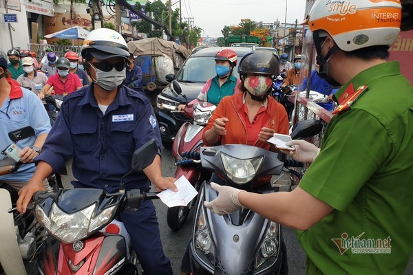 Quy định mới, người từ tỉnh ngoài vào TP.HCM cần điều kiện gì?