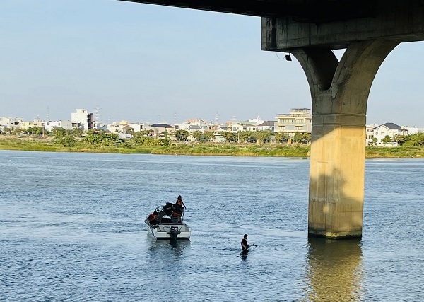 Đi tắm sông cùng bạn, nam sinh lớp 9 mất tích