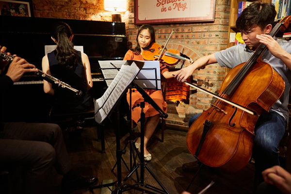 Leaving New York, cellist returns to contribute to classical music in Vietnam