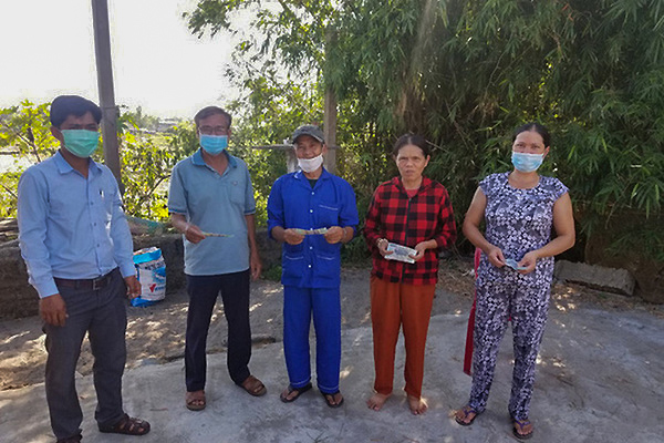 Đại diện Hoài Linh trao 5,1 tỷ cho Quảng Ngãi, Huế và Quảng Trị