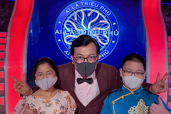 Hai bé 11 tuổi thắng 'Ai là triệu phú' khiến GS Xoay thán phục