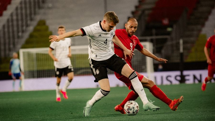 Đức đánh rơi chiến thắng trước Đan Mạch