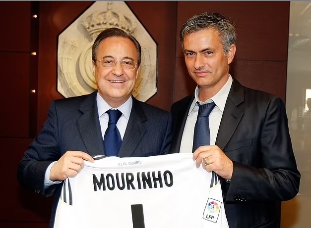 Real Madrid mời Mourinho trước khi bổ nhiệm Ancelotti