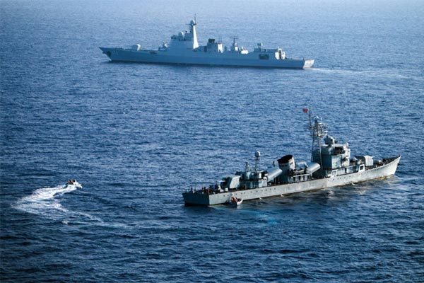 Trung Quốc tập trận ở vịnh Bắc Bộ, rục rịch kéo giàn khoan lớn ra Biển Đông