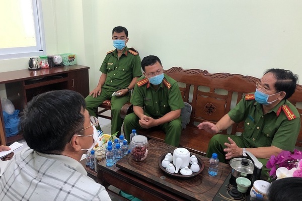 Tạm giữ hai người có liên quan để điều tra vụ cô gái bị giết, vứt xác xuống sông