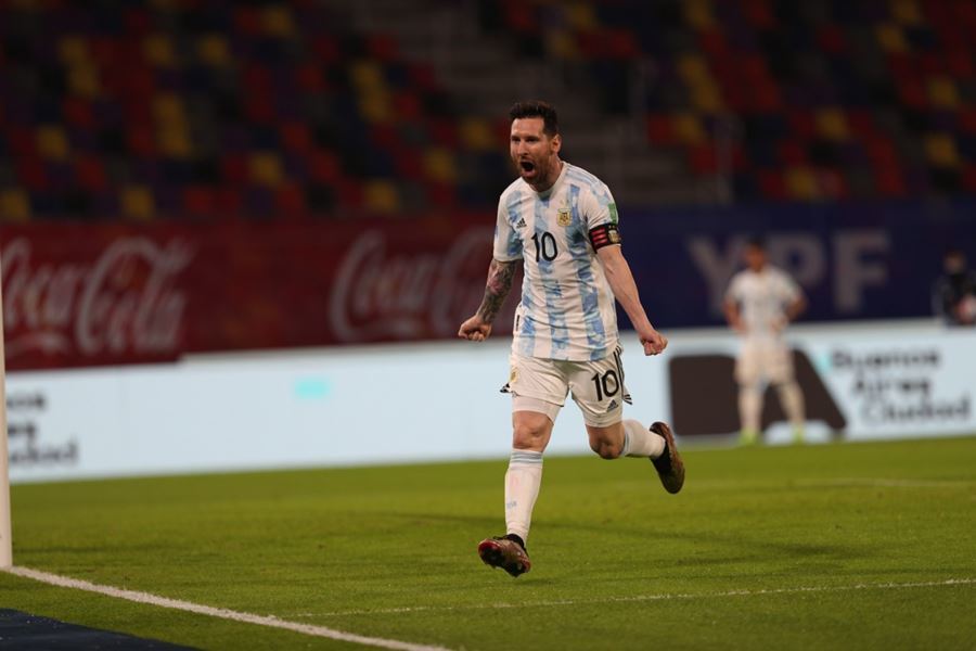 Messi lập công, Argentina vẫn bị Chile cưa điểm