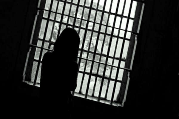 Người cha nông dân lặn lội đến tòa xin giảm án cho kẻ sát hại con gái mình