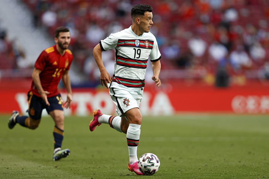 Ronaldo im tiếng, Bồ Đào Nha hòa may mắn trước Tây Ban Nha