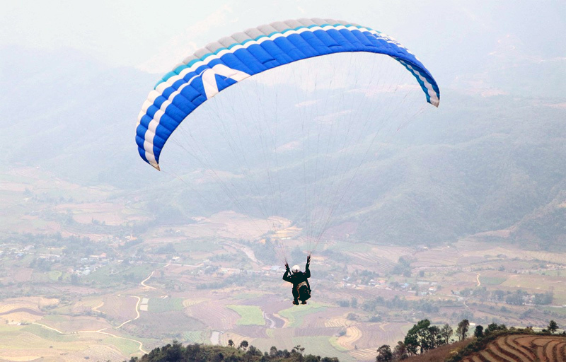 Hàng trăm phi công tham gia giải dù lượn ở Lai Châu