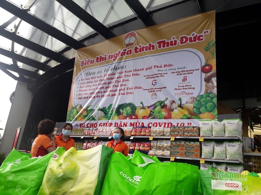 TP Thủ Đức tổ chức đi chợ miễn phí giúp người dân bị phong tỏa
