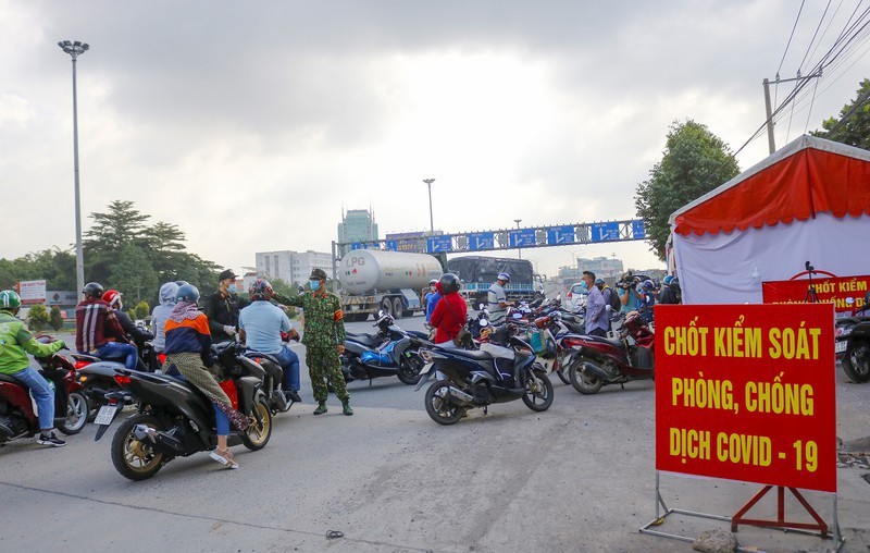 Chống dịch theo kiểu phanh gấp, hậu quả khó lường