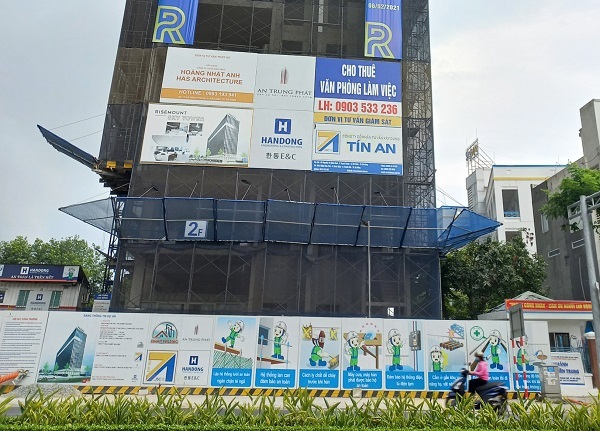 Cao ốc giữa trung tâm Đà Nẵng xây sai giấy phép bị phạt 150 triệu đồng